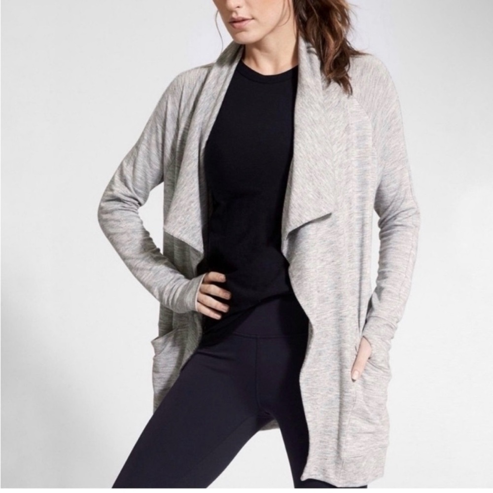 ATHLETA Studio Wrap Magnetic Cardigan Light
Heather Silver Gray size Medium